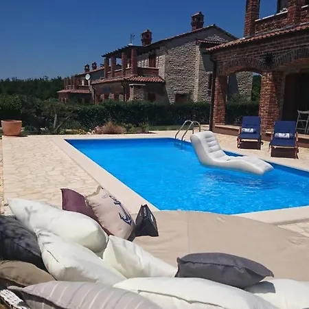 Beautiful Istrian With Private Pool And Private Parking Butkovići