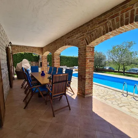 Beautiful Istrian With Private Pool And Private Parking Willa *