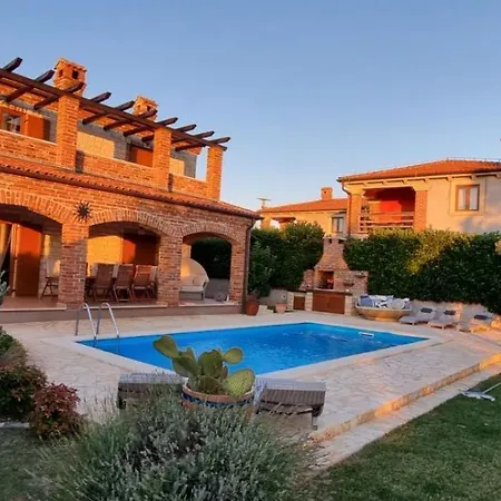 Beautiful Istrian With Private Pool And Private Parking Butkovići