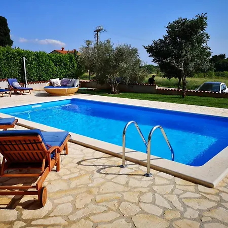 Beautiful Istrian With Private Pool And Private Parking Willa
