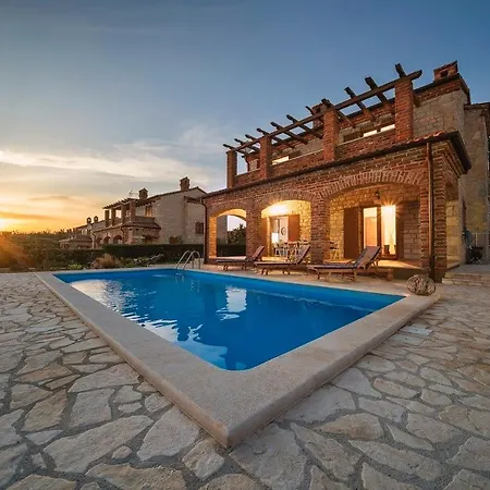 Beautiful Istrian With Private Pool And Private Parking Villa *