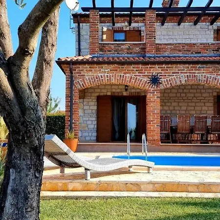 Beautiful Istrian With Private Pool And Private Parking Villa *